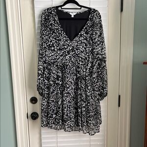 Time and Tru Monochrome Floral Long Sleeve Dress